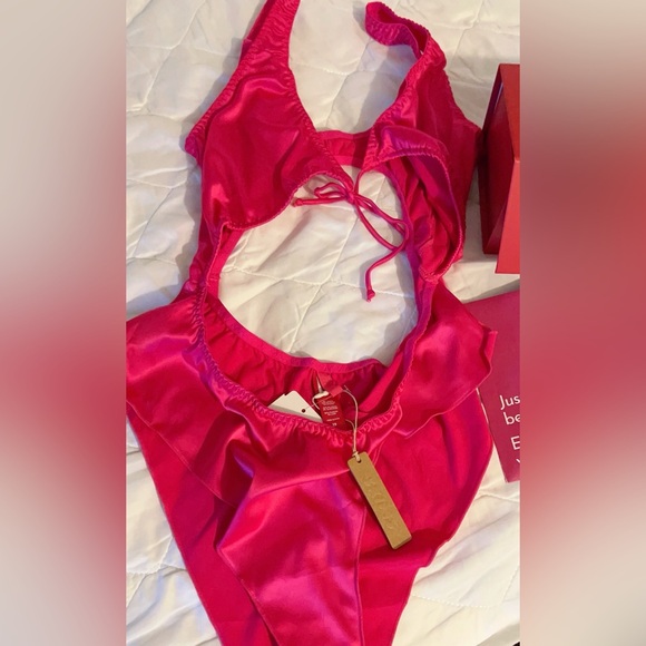 SKIMS Tie-Front Teddy - Picture 2 of 9